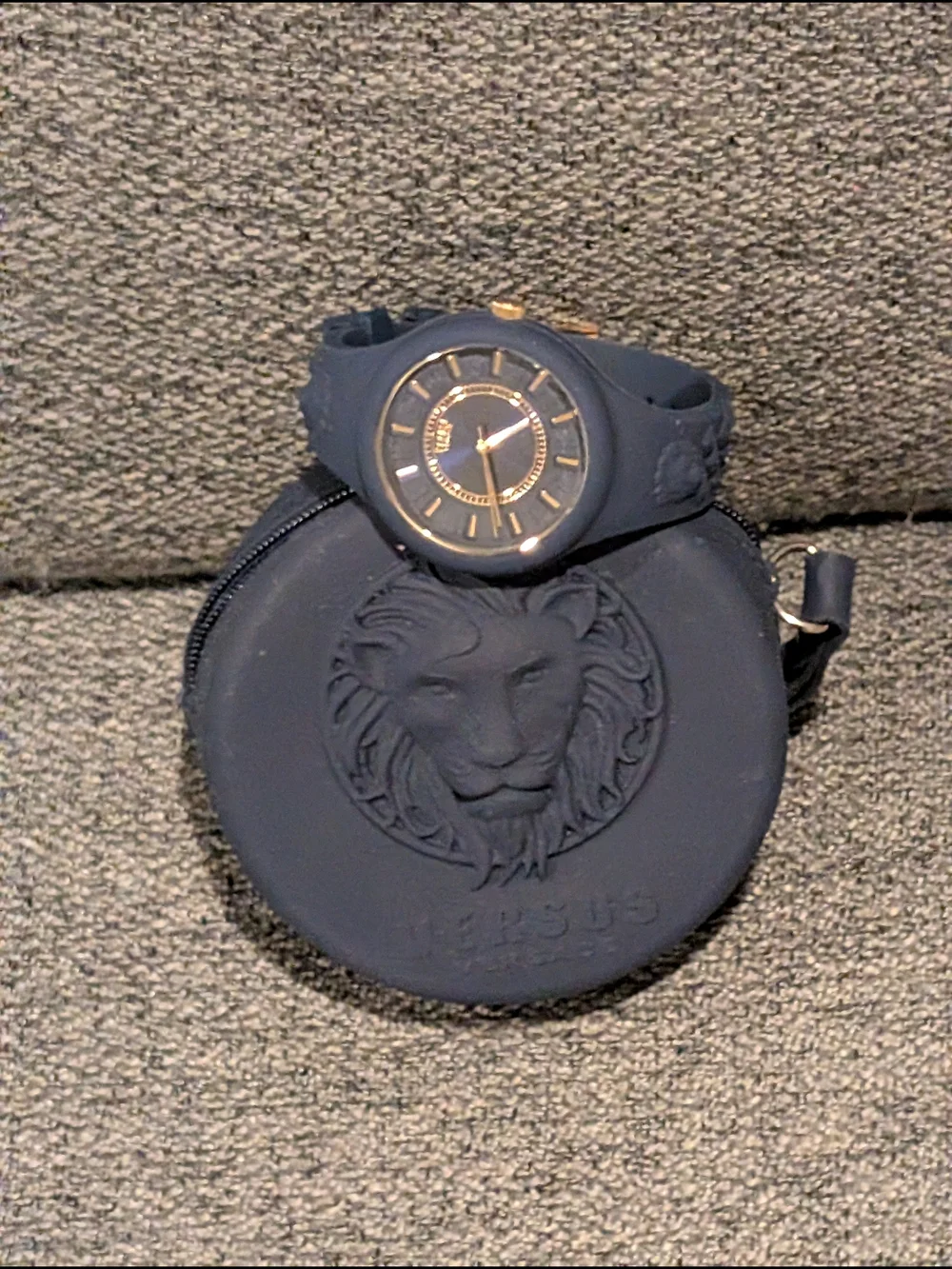 Versus Versace sleek round